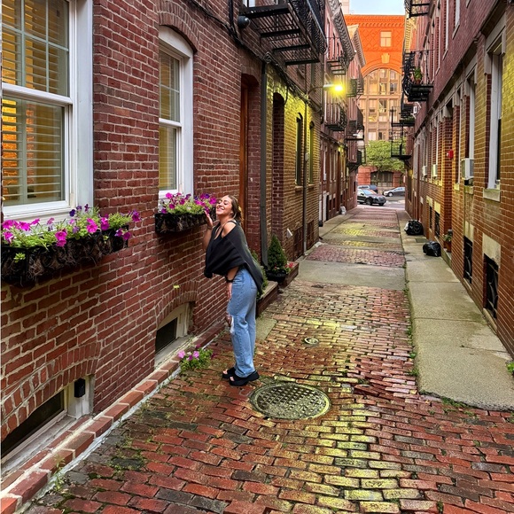 Meet your Posher, Alyssa - Picture 10 of 10